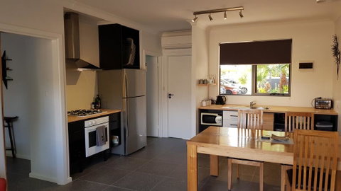 Red Ochre - Large 1BR With Private Courtyard - ACT Tourism 2