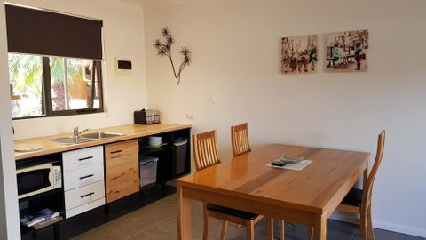 Red Ochre - Large 1BR With Private Courtyard - ACT Tourism 1
