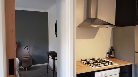Red Ochre - Large 1BR With Private Courtyard - ACT Tourism 3