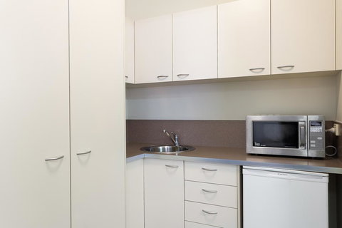 Redcliffe Motor Inn - ACT Tourism 1