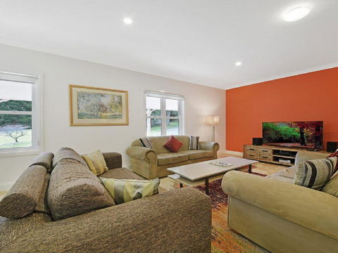 Redhaven House - Spacious, Quiet And Private - ACT Tourism 2