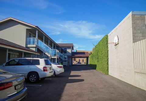 Redwood Manor Motel Apartments - ACT Tourism 2