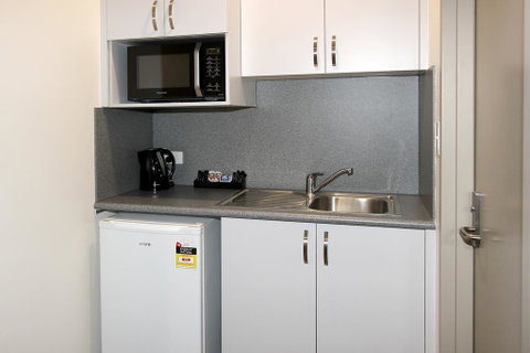 Reef Gardens Motel - ACT Tourism 1
