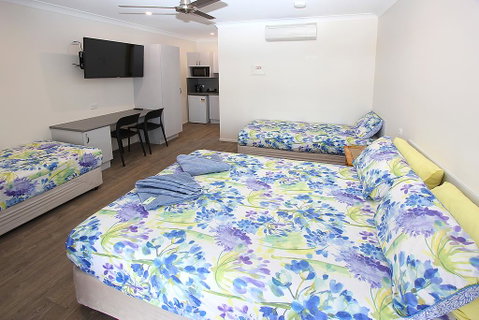 Reef Gardens Motel - ACT Tourism 3