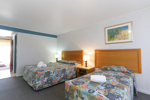 Reef Resort Motel - ACT Tourism 3