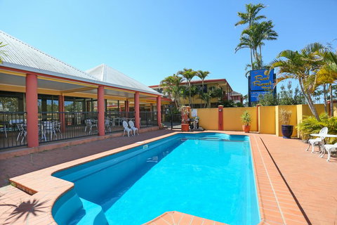 Reef Resort Motel - ACT Tourism 0