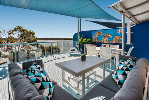 Reflections Holiday Apartments - ACT Tourism 3