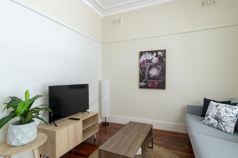 RELAXED FAMILY HOME WILLOUGHBY - ACT Tourism 2