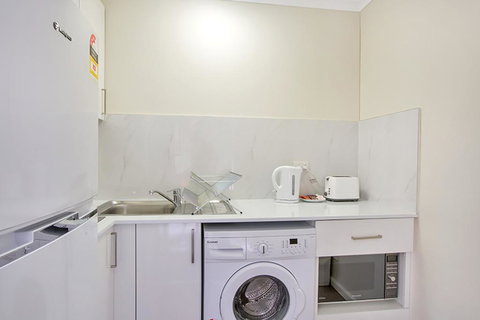 Renovated Stylish Studio - ACT Tourism 3