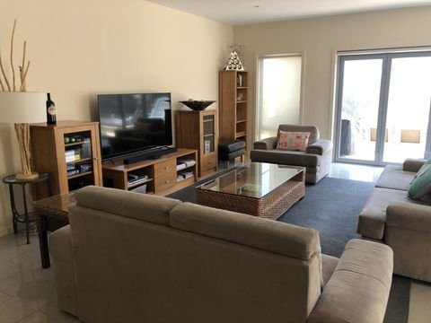 Residence On Robe - ACT Tourism 1