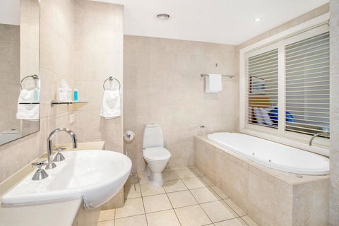 RESORT ON THE BEACH 4118/19 - ACT Tourism 2