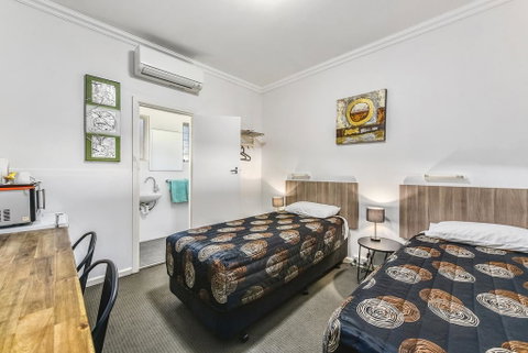 Rest Motels - ACT Tourism 3