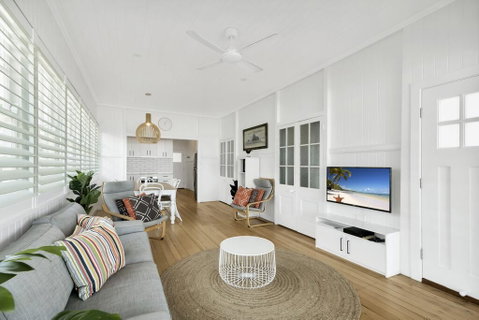 Rigi On Currumbin Beach - ACT Tourism 2