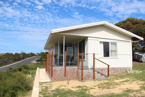 River Panorama Beach House - ACT Tourism 1