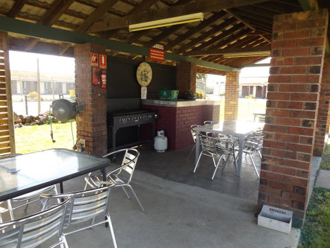 Rivergum Motel - ACT Tourism 3