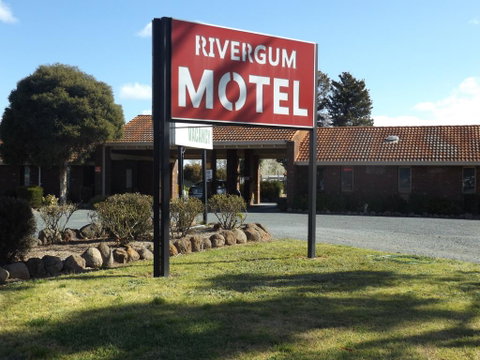 Rivergum Motel - ACT Tourism 1