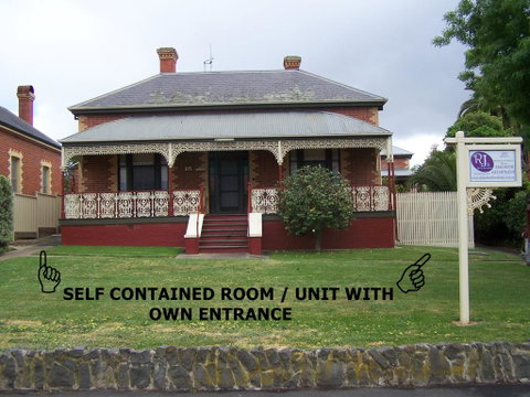 RJ's Bed & Breakfast - ACT Tourism 0