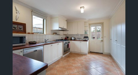 Roalies Farm House - ACT Tourism 3