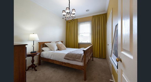 Roalies Farm House - ACT Tourism 1