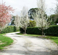 Robin Hill Manor - rambling retreat  tennis court - ACT Tourism
