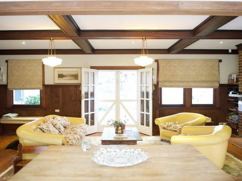 Robin Hill Manor - Rambling Retreat & Tennis Court - ACT Tourism 1