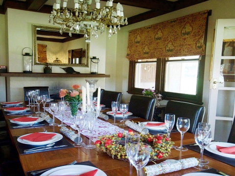Robin Hill Manor - Rambling Retreat & Tennis Court - ACT Tourism 3