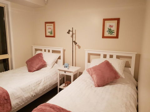 Robyn's Nest - Hosted, Bed And Breakfast - ACT Tourism 1