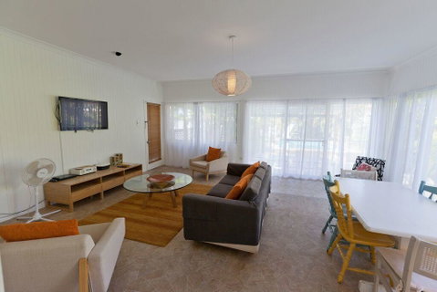 Ron's Beach House - ACT Tourism 3