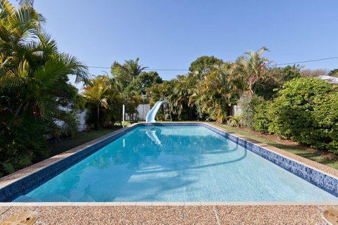 Ron's Beach House - ACT Tourism 0