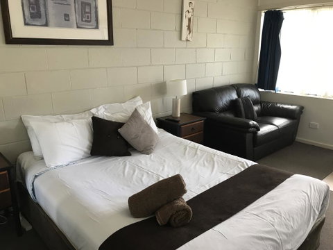 Rosebud Motel - ACT Tourism 1