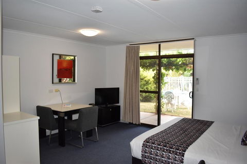 Roundhouse Motel - ACT Tourism 3