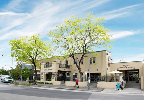 Royal Hotel - ACT Tourism 0