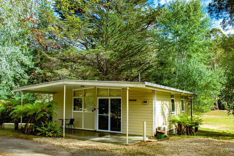 Russell Falls Holiday Cottages - ACT Tourism 0