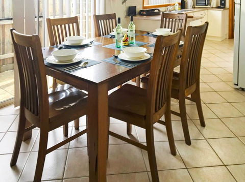 Rye 1 Sleeps 10, Great Weekender, FREE WINE, NETFLIX - ACT Tourism 3