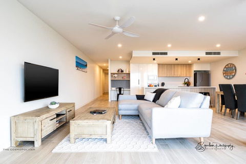 Saltwater Calm At The Cosmopolitan Cotton Tree - ACT Tourism 0
