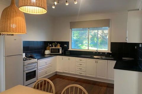 Salty Cottage Northam - ACT Tourism 0