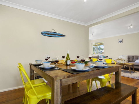 Sam's Beach Shack - ACT Tourism 1