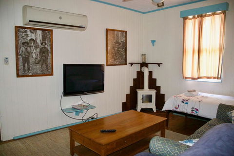 Samford Cottage - ACT Tourism 2