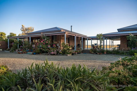 Sanctuary@Waratah - ACT Tourism 0