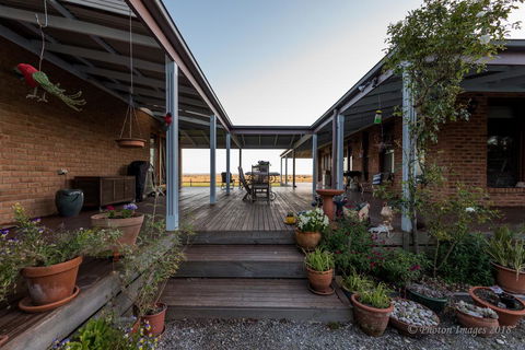 Sanctuary@Waratah - ACT Tourism 1