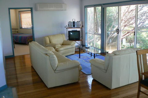 Sandy Point Beach Escape 1 Bedroom Apartment - ACT Tourism 3