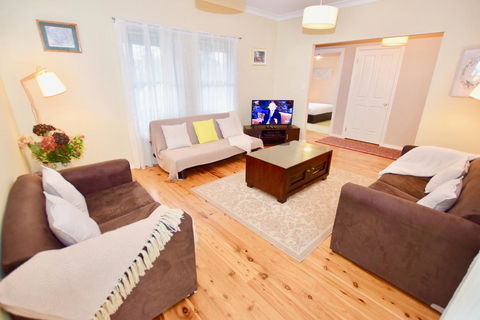 Scenic Cottage Of Katoomba - ACT Tourism 1