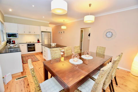 Scenic Cottage Of Katoomba - ACT Tourism 2