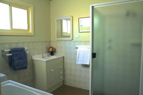 Schoolhouse Cottage American River - ACT Tourism 0