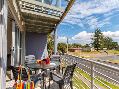Seachange Apartment 3 - ACT Tourism 2