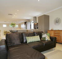 Seal 4 Bedroom House by Shoalwater Executive Homes - ACT Tourism