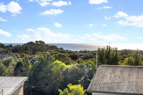 SEASIDE SERENITY 2 - L'Abode Accommodation - ACT Tourism 3