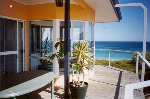 Seaview Holiday House - ACT Tourism 1