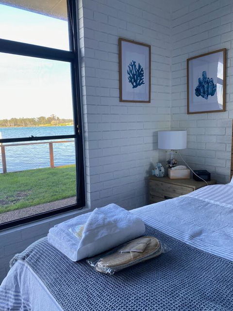 Serenity By The Lake - ACT Tourism 3