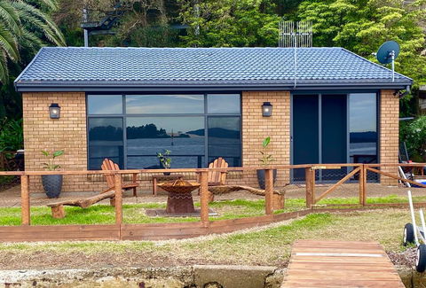 Serenity By The Lake - ACT Tourism 0